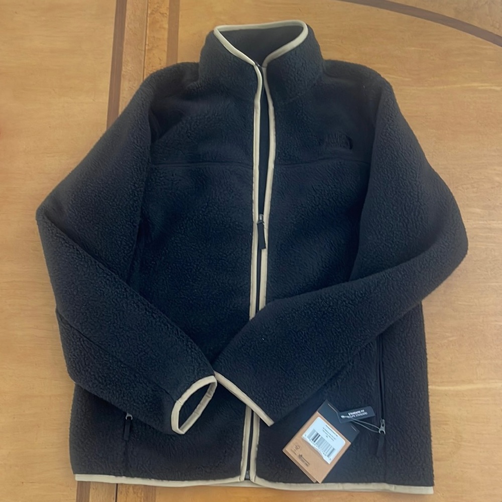 NWT Men’s north face fleece jacket size Medium